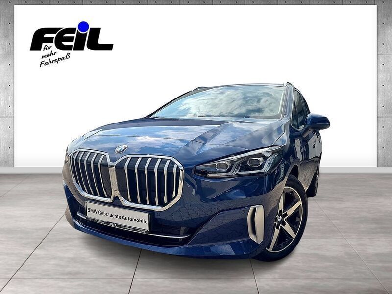Phytonicblau metallic Gebraucht 2024 BMW 218 Luxury Line Van / Kleinbus | 31.210 € (Fairer Preis) - Bild 1/4