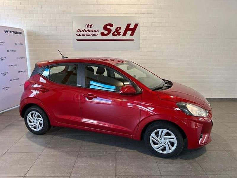 Rot Gebraucht 2021 Hyundai i10 Select Kleinwagen | 12.990 € (Fairer Preis) - Bild 1/4