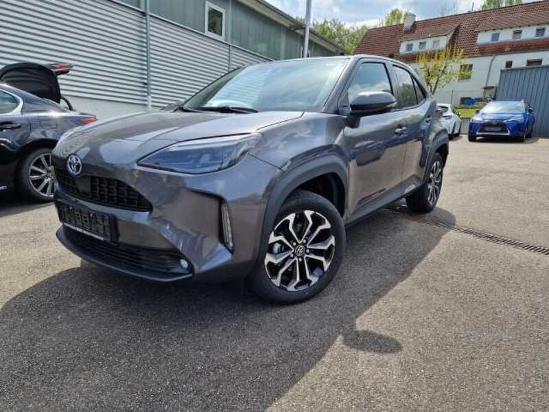 Marlingrau (metallic) Gebraucht 2023 Toyota Yaris Hybrid Team SUV | 25.500 € (Fairer Preis) - Bild 1/4