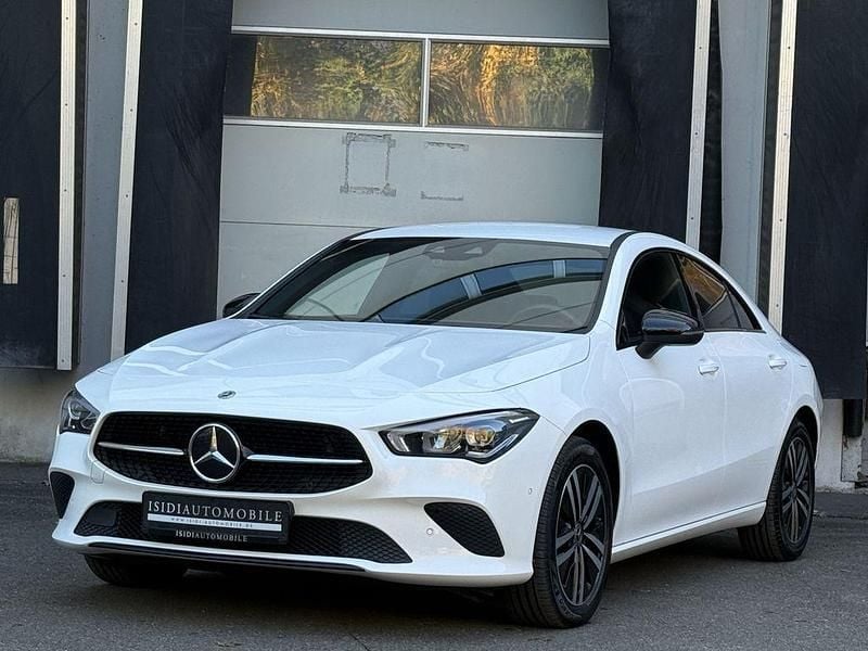 Weiß Gebraucht 2023 Mercedes CLA200 Progressive Limousine | 33.900 € (Etwas zu teuer) - Bild 1/4