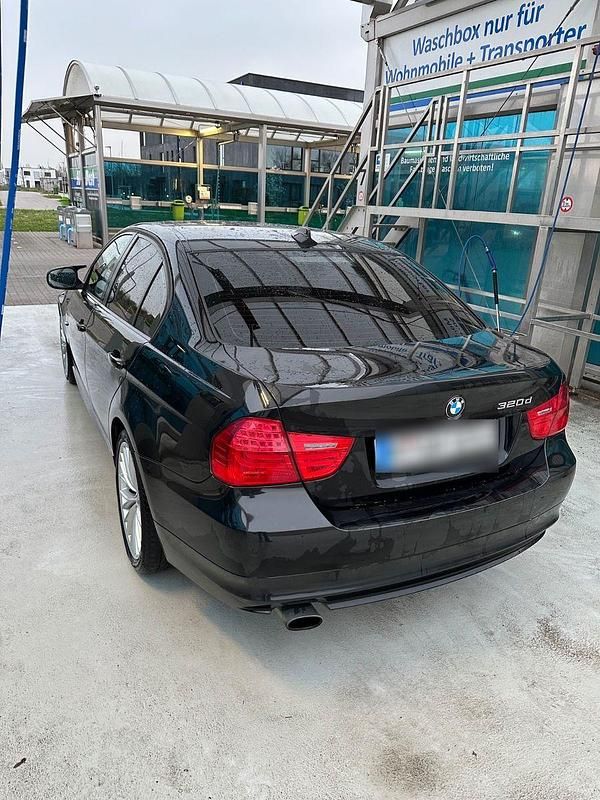 Używany BMW 320 184 KM (135 kW) 2011 Czarny Sedan/Limuzyna