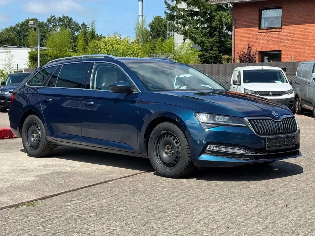 Gebraucht Skoda Superb Style 150 PS (110 kW) 2020 Blau Kombi