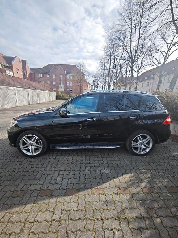 Gebraucht Mercedes ML350 258 PS (189 kW) 2014 Schwarz SUV