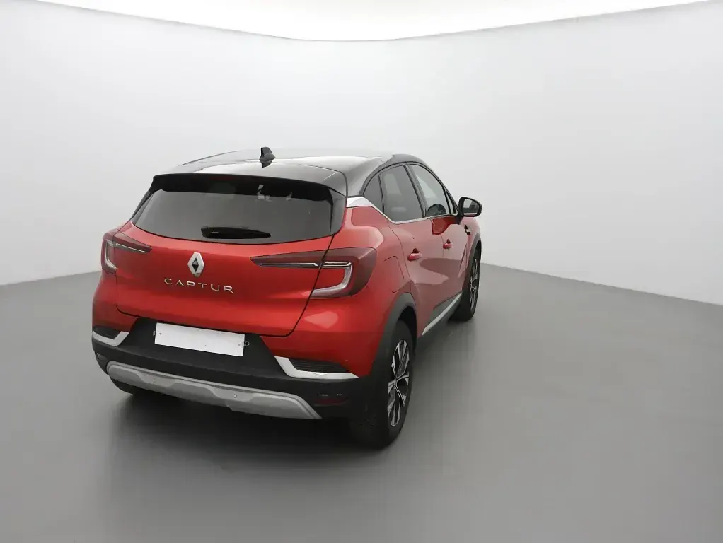 Gebraucht Renault Captur Techno 92 PS (67 kW) 2024 Rot (rouge flamme/noir) SUV