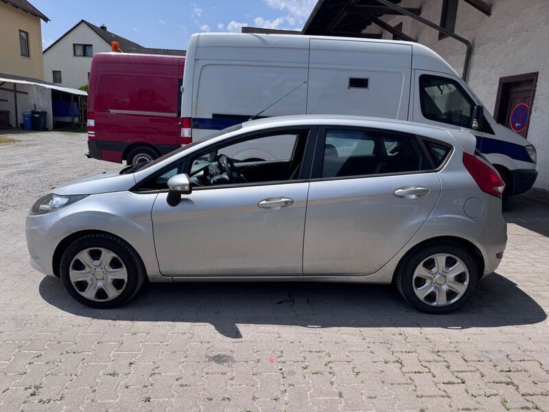 Silber Gebraucht 2010 Ford Fiesta Trend Kleinwagen | 1.950 € (Superpreis) - Bild 1/4