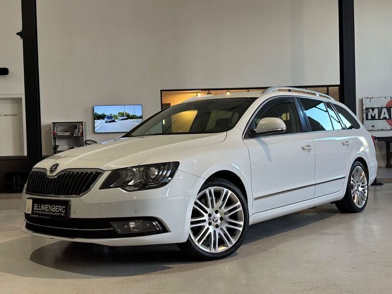 Weiß Gebraucht 2014 Skoda Superb Elegance Kombi | 8.980 € (Fairer Preis) - Bild 1/4