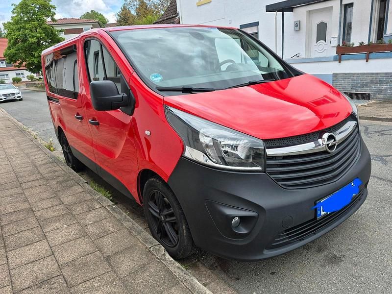 Rot Gebraucht 2015 Opel Vivaro Van | 14.800 € - Bild 1/4