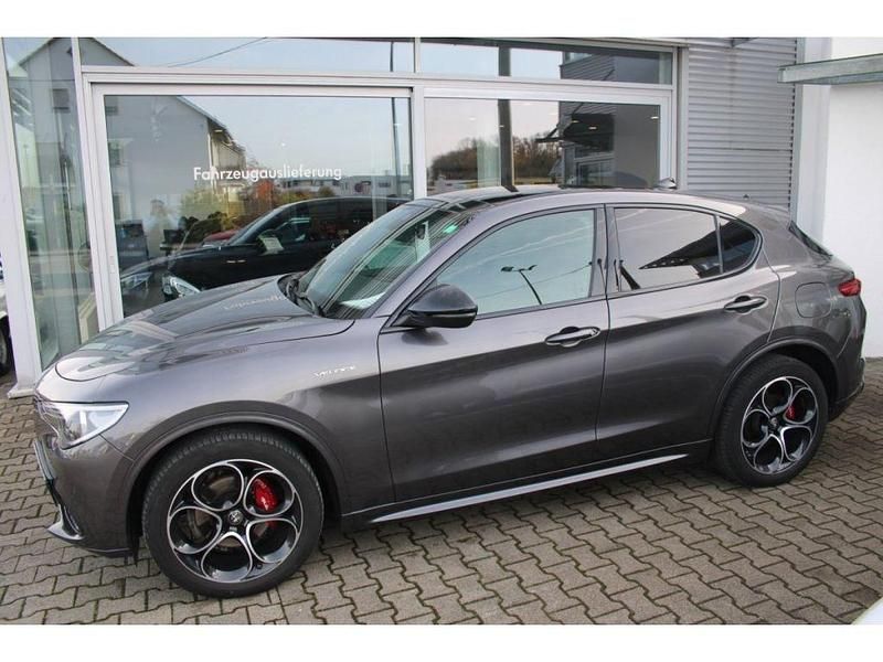 Gebraucht Alfa Romeo Stelvio Veloce 209 PS (153 kW) 2022 Grigio vesuvio (metallic) SUV