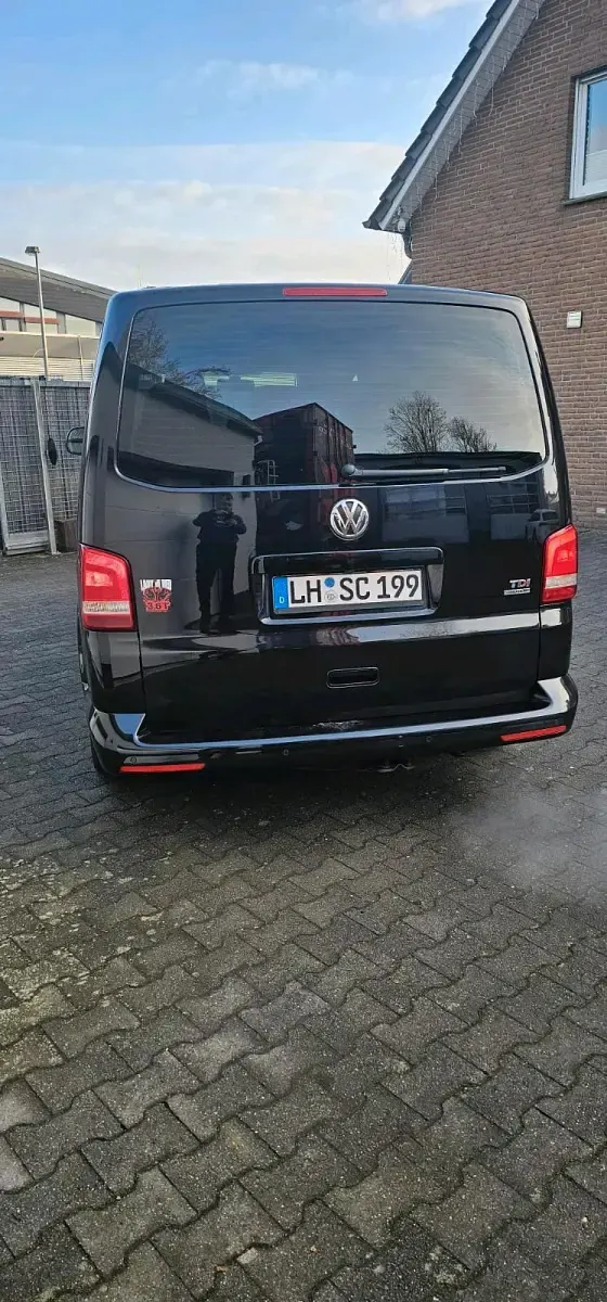 Gebraucht VW Multivan 179 PS (131 kW) 2015 Schwarz Van / Kleinbus