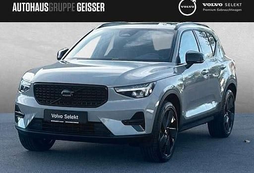 Neu Volvo XC40 Plus 163 PS (119 kW) 2025 Grau SUV