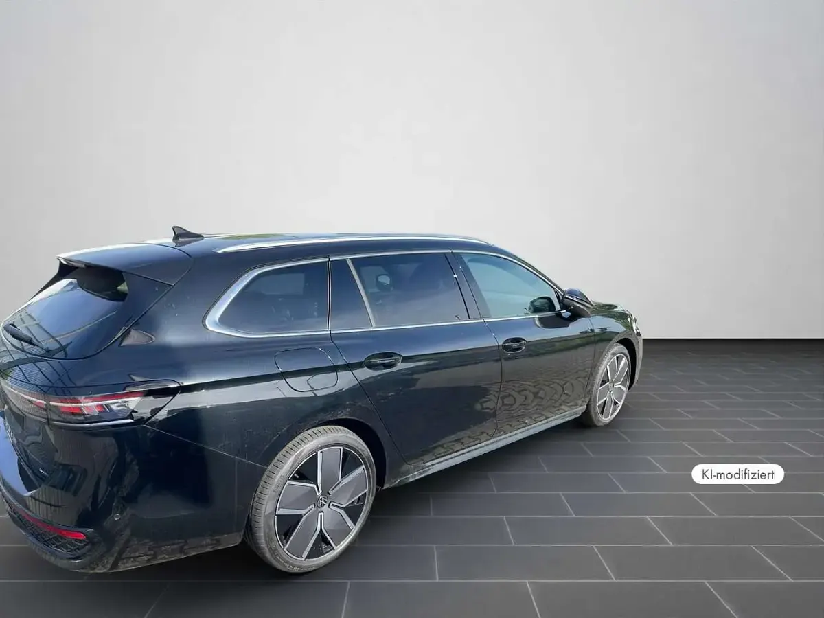 Gebraucht VW Passat R-line 193 PS (141 kW) 2026 Schwarz Kombi