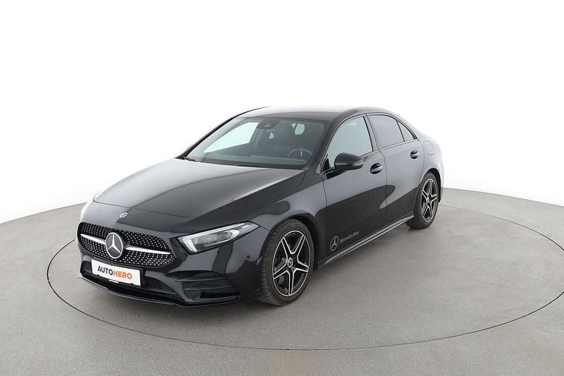 Schwarz Gebraucht 2019 Mercedes A250 AMG line Limousine | 28.850 € (Fairer Preis) - Bild 1/3