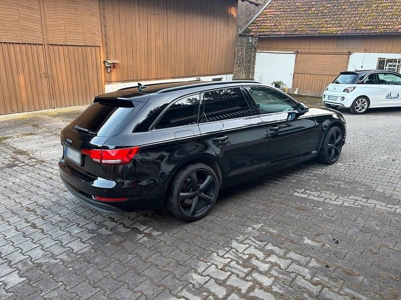 Gebraucht Audi A4 150 PS (110 kW) 2018 Schwarz Kombi