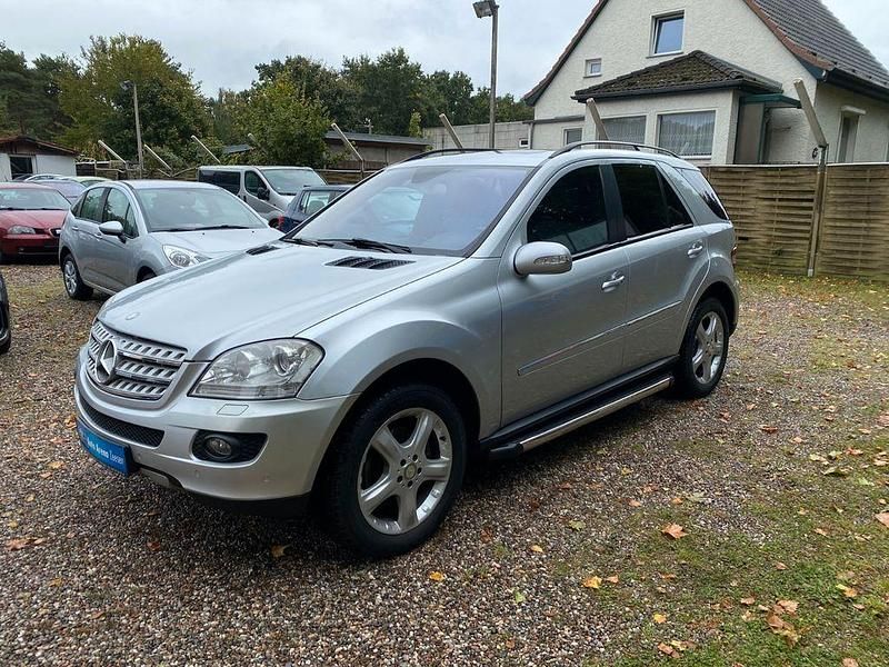 Gebraucht Mercedes ML320 224 PS (164 kW) 2007 Silber SUV