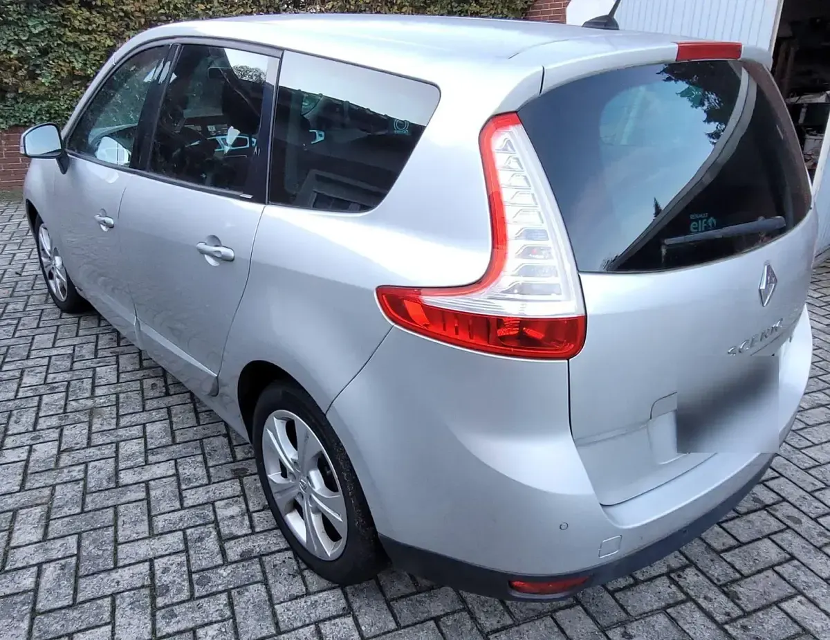 Gebraucht Renault Grand Scénic III Dynamique 131 PS (96 kW) 2010 Silber Van / Kleinbus