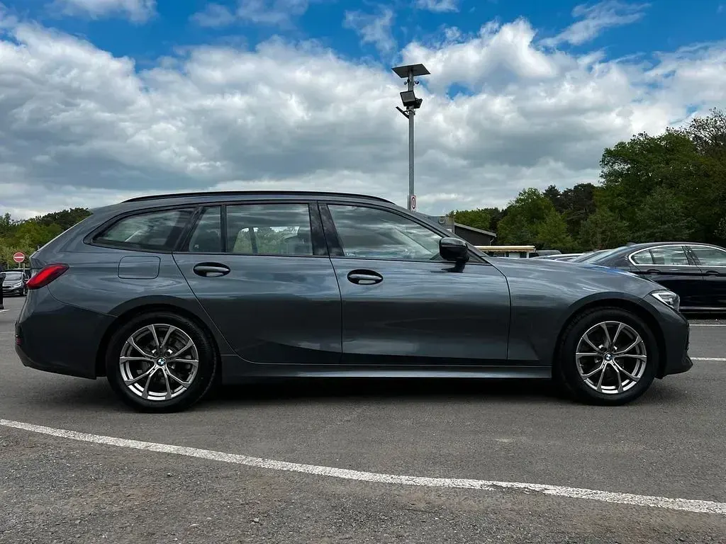 Gebraucht BMW 320 Sport Line 190 PS (139 kW) 2021 Grau Kombi
