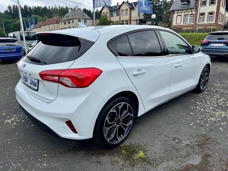 Gebraucht Ford Focus Cool & Connect 125 PS (91 kW) 2020 Frostweiß Limousine
