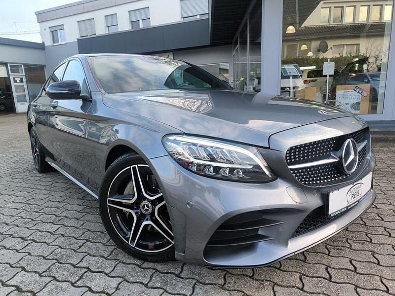 Grau Gebraucht 2019 Mercedes C300 AMG line Limousine | 23.900 € (Superpreis) - Bild 1/4