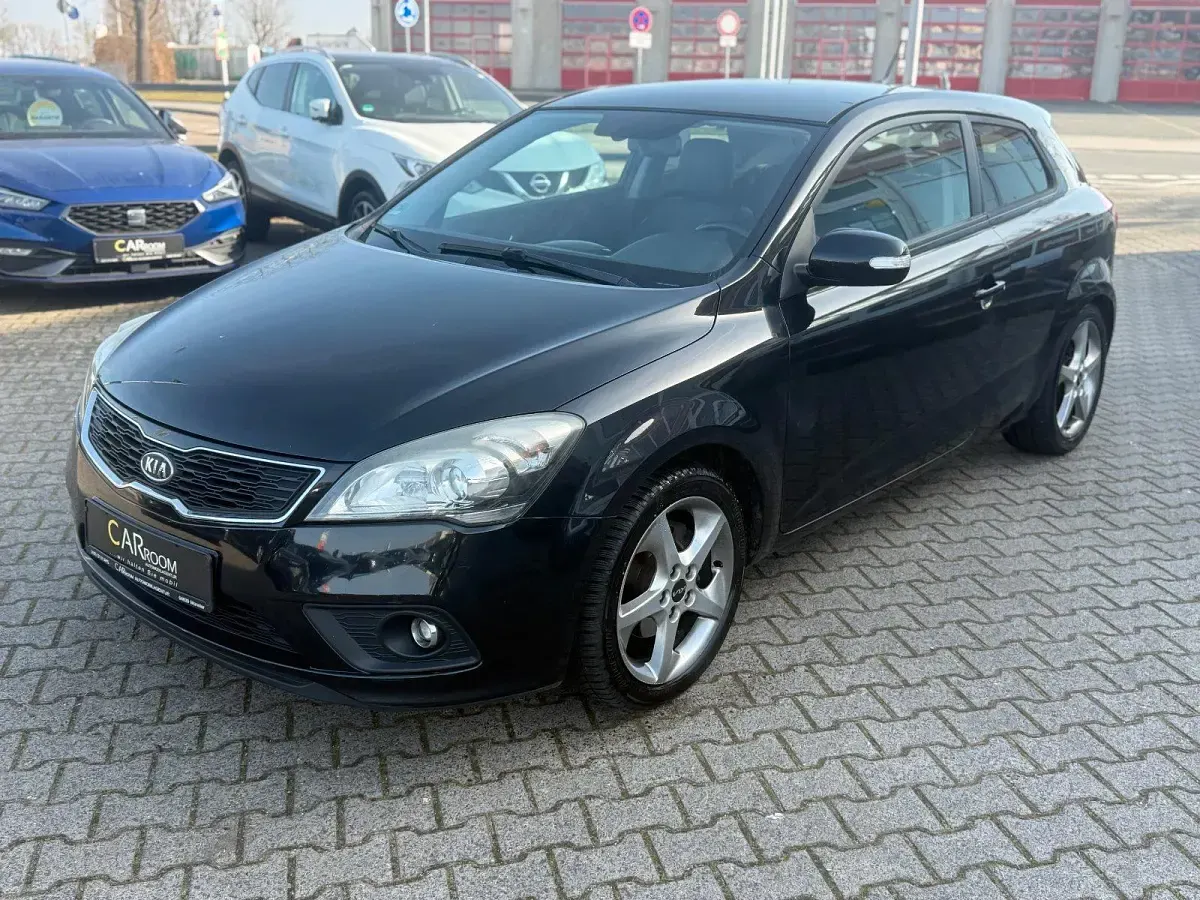 Gebraucht Kia ProCeed Edition 7 116 PS (85 kW) 2012 Schwarz Kleinwagen