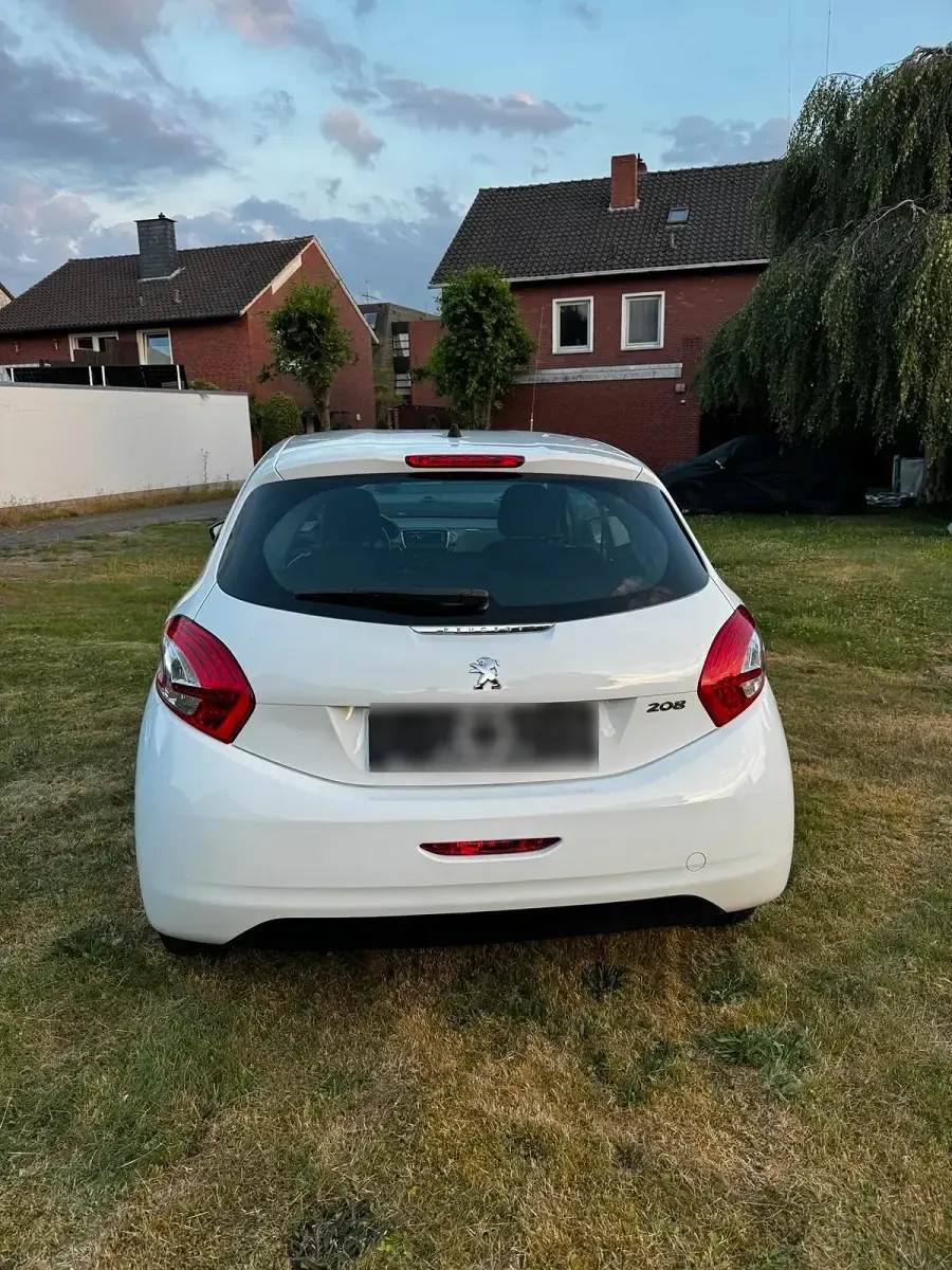Gebraucht Peugeot 208 68 PS (50 kW) 2012 Weiß Kleinwagen