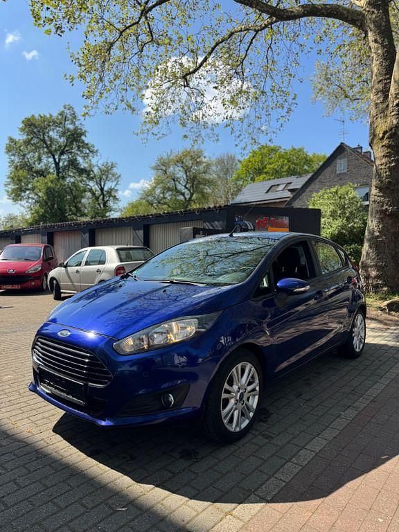Gebraucht Ford Fiesta SYNC Edition 101 PS (74 kW) 2015 Blau Kleinwagen