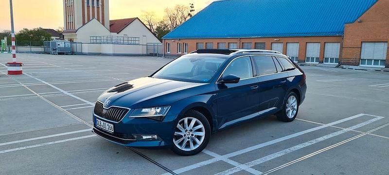 Blau Gebraucht 2017 Skoda Superb Ambition Kombi | 10.100 € (Teuer) - Bild 1/4