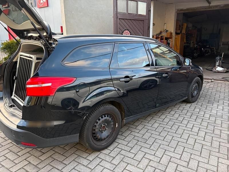 Second-hand Ford Focus 125 CP (91 kW) 2016 Negru Break