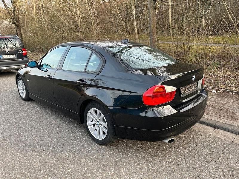 Gebraucht BMW 320 177 PS (130 kW) 2008 Schwarz Limousine