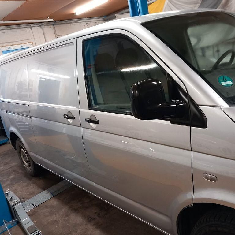 Gebraucht VW T5 131 PS (96 kW) 2006 Grau Van