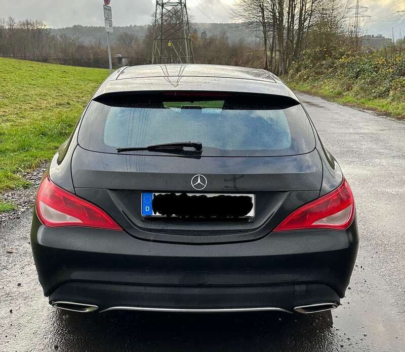 Schwarz Gebraucht 2017 Mercedes CLA200 Kombi | 13.500 € (Fairer Preis) - Bild 1/4