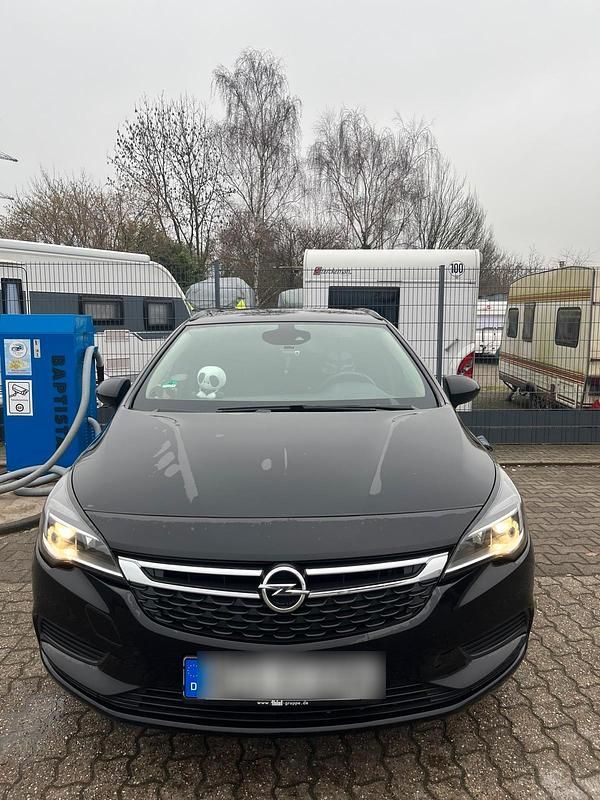 Schwarz Gebraucht 2018 Opel Astra Kombi | 8.000 € (Fairer Preis) - Bild 1/4
