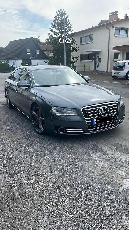 Grau Gebraucht 2011 Audi A8 Limousine | 11.999 € (Superpreis) - Bild 1/4