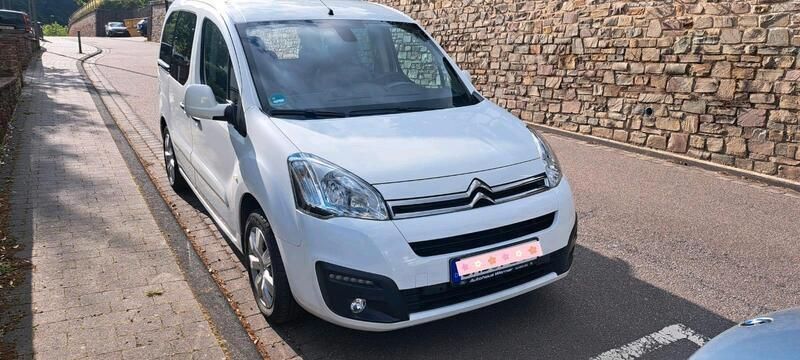 Weiß Gebraucht 2016 Citroën Berlingo Van / Kleinbus | 19.900 € - Bild 1/4