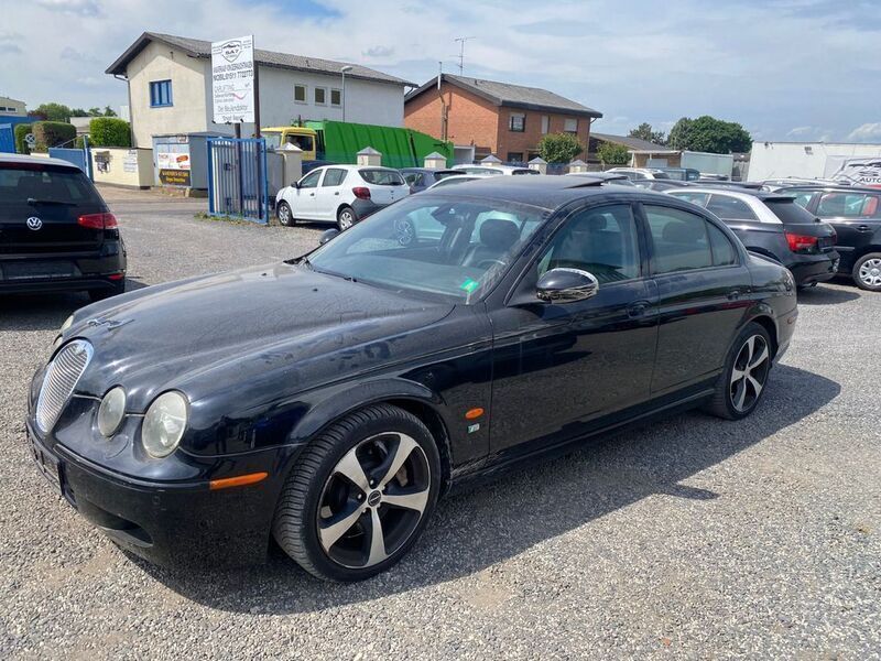 Schwarz Gebraucht 2003 Jaguar S-Type R Limousine | 7.900 € - Bild 1/4