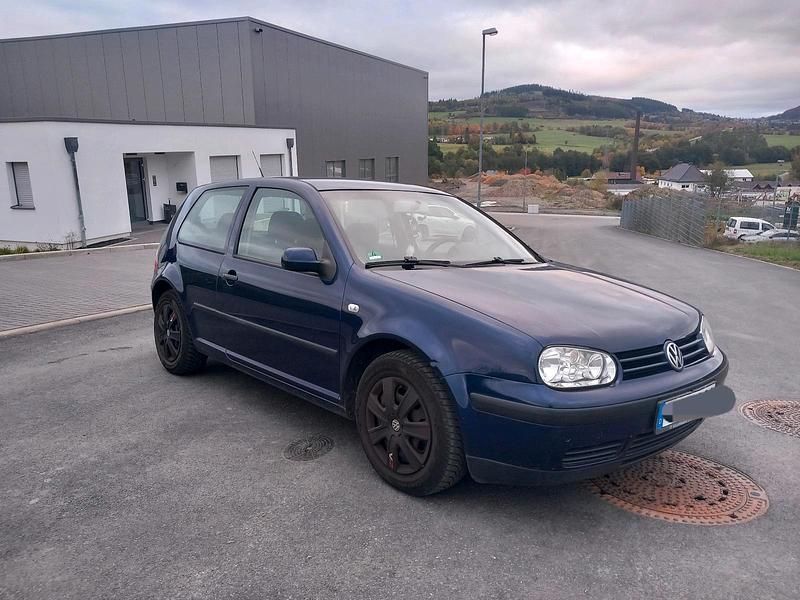 Blau Gebraucht 2003 VW Golf IV Limousine | 450 € (Superpreis) - Bild 1/4