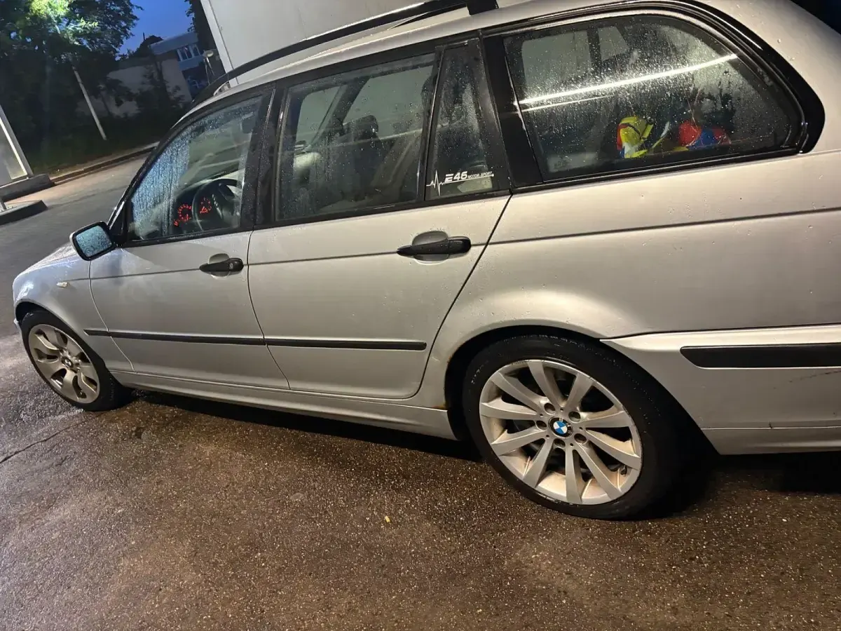 Gebraucht BMW 320 163 PS (119 kW) 2005 Silber Kombi