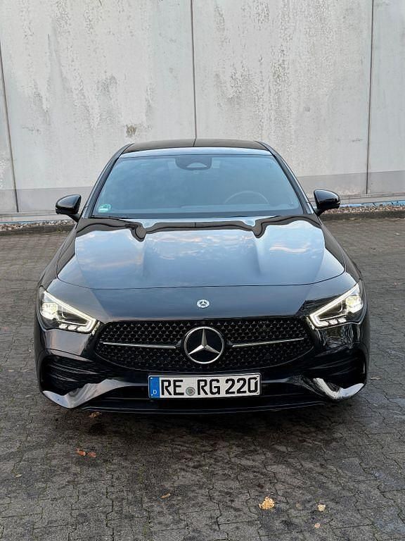 Schwarz Gebraucht 2024 Mercedes CLA220 Limousine | 43.400 € - Bild 1/4
