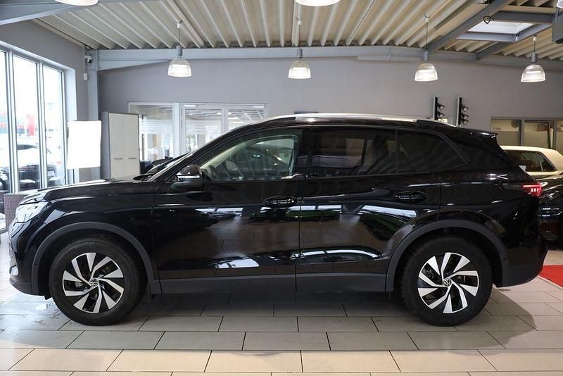 Gebraucht VW Tiguan 150 PS (110 kW) 2024 Deep black perleffekt SUV