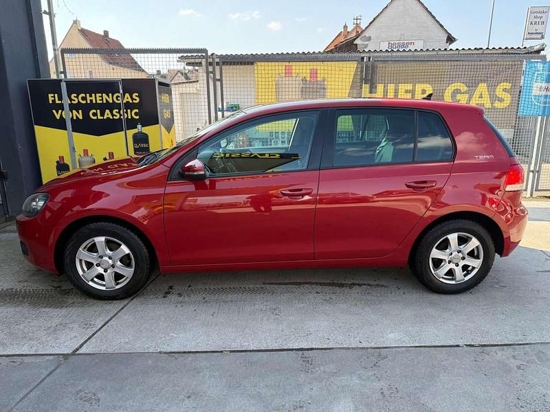 Gebraucht VW Golf VI Team 80 PS (58 kW) 2010 Rot Kleinwagen