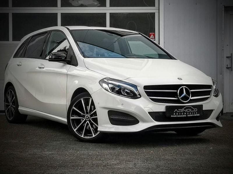Weiß Gebraucht 2018 Mercedes B200 Style Van / Kleinbus | 12.990 € (Guter Preis) - Bild 1/4