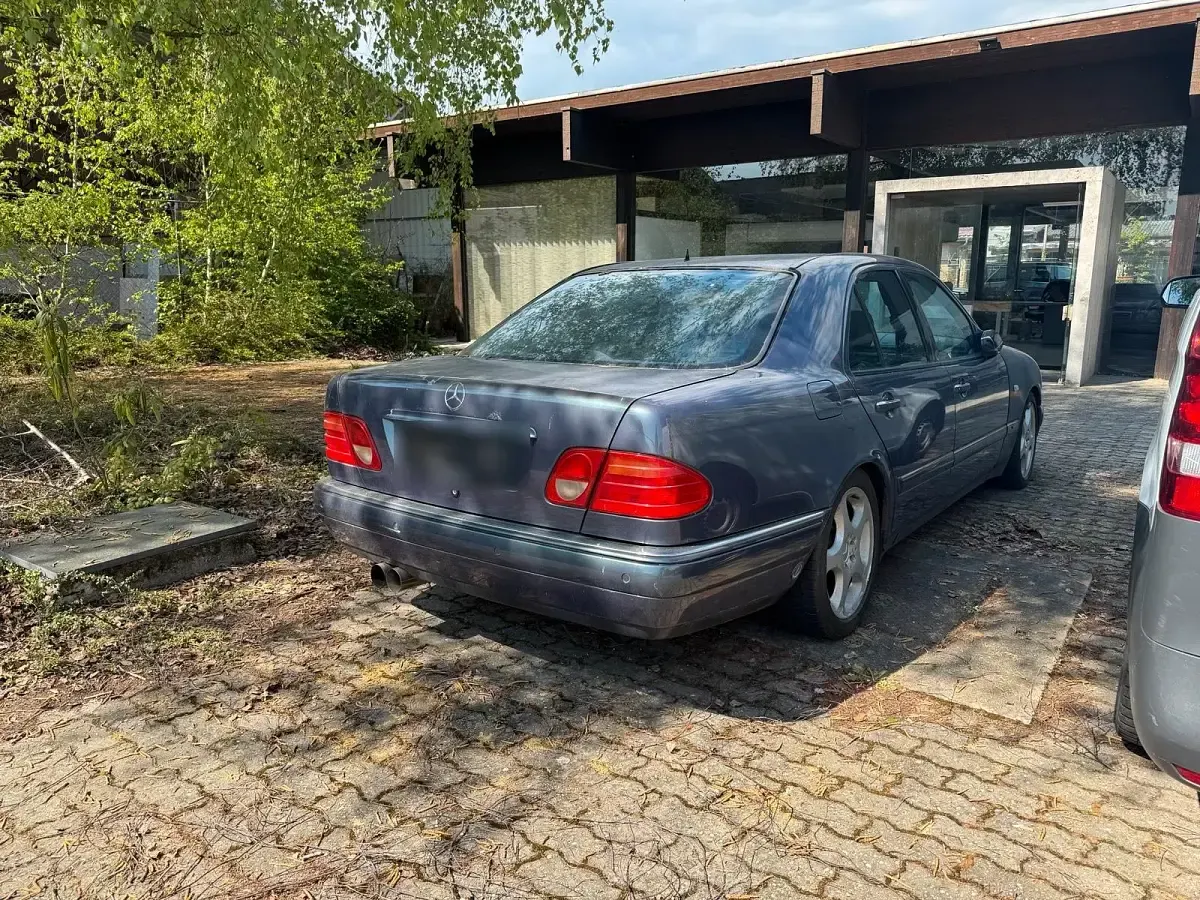 Gebraucht Mercedes E430 279 PS (205 kW) 1998 Blau Limousine