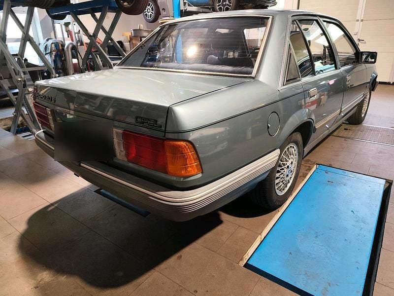 Gebraucht Opel Rekord 100 PS (73 kW) 1986 Grau Limousine