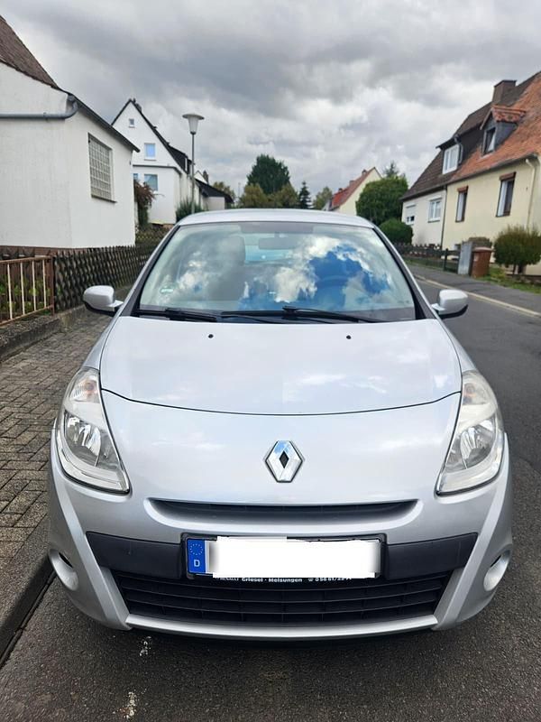 Silber Gebraucht 2013 Renault Clio III Kleinwagen | 4.200 € (Fairer Preis) - Bild 1/4