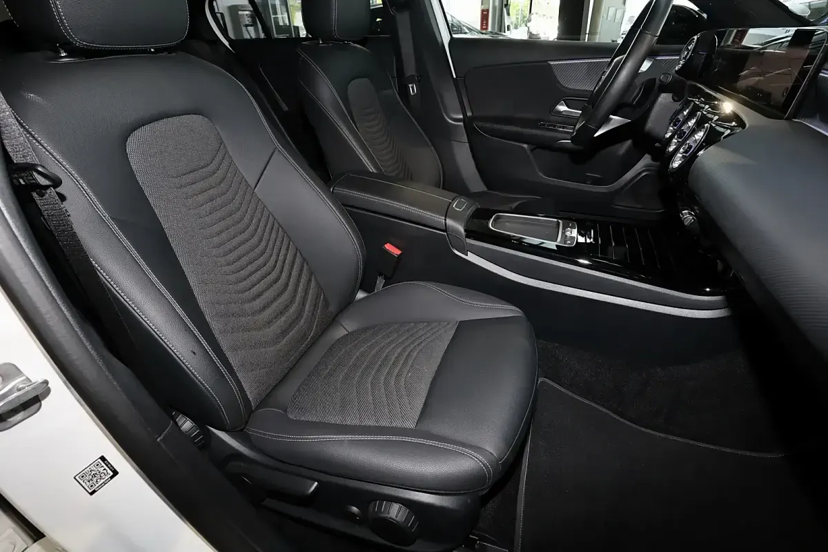 Gebraucht Mercedes A180 Progressive 116 PS (85 kW) 2024 Unilack polarweiß Limousine