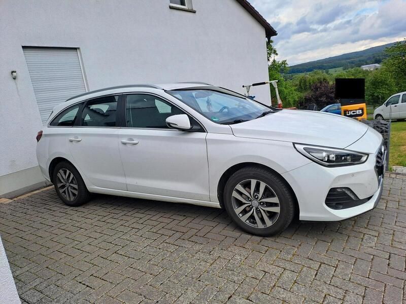 Weiß Gebraucht 2019 Hyundai i30 Turbo Kombi | 14.500 € (Fairer Preis) - Bild 1/4