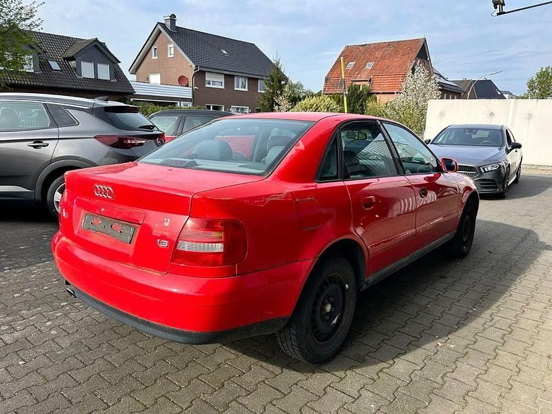 Second-hand Audi A4 101 CP (74 kW) 1999 Roșu Berlinǎ