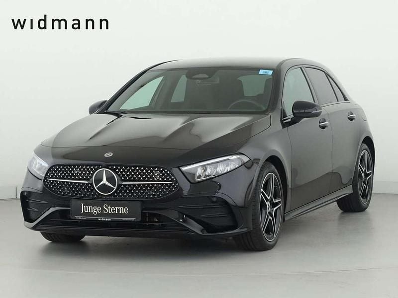 Unilack nachtschwarz Gebraucht 2023 Mercedes A200 Night Limousine | 31.850 € (Fairer Preis) - Bild 1/4