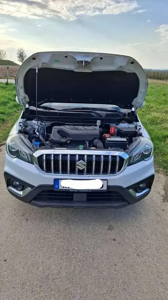 Gebraucht Suzuki SX4 Comfort 111 PS (81 kW) 2016 Weiß Limousine