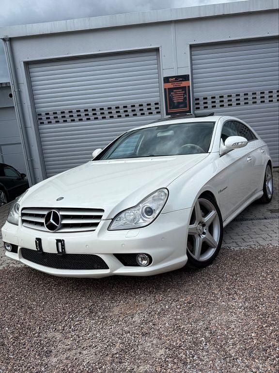 Weiß Gebraucht 2005 Mercedes CLS55 AMG AMG Limousine | 18.499 € - Bild 1/4