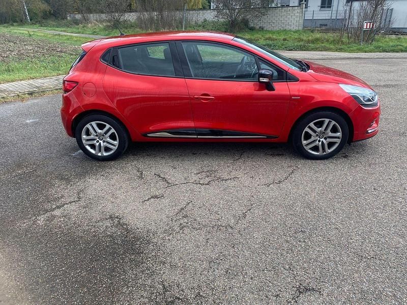 Gebraucht Renault Clio IV LIMITED 76 PS (55 kW) 2019 Rot Kleinwagen